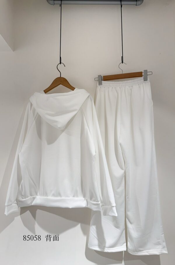 減齡英字刺繡連帽套裝