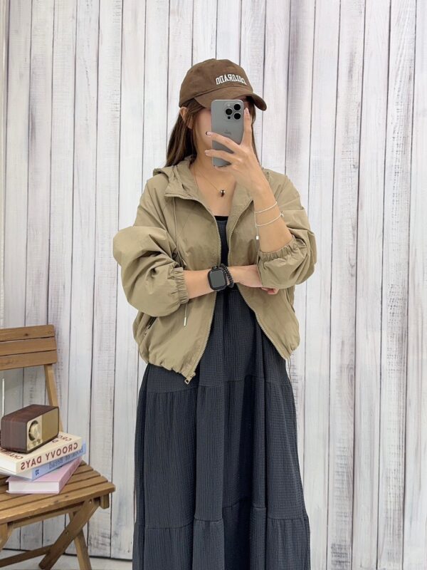 連帽款風衣抽繩外